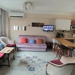 Istanbulda Merkezi Pitoresk Konum Muestakil Yeni Ev *
