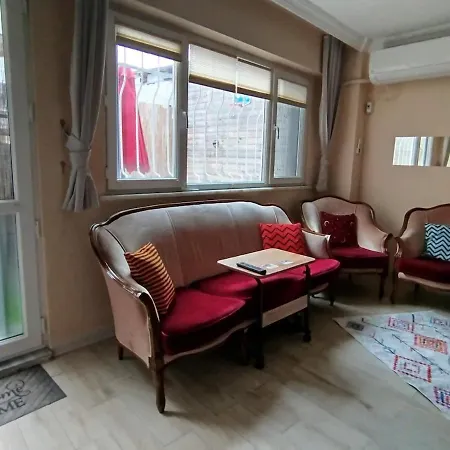 Istanbulda Merkezi Pitoresk Konum Muestakil Yeni Ev בית נופש